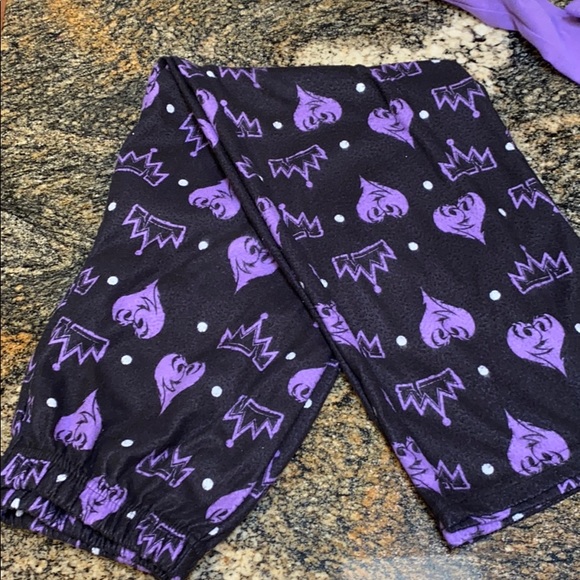 Disney’s Descendants Pajamas size 10 - Picture 2 of 6